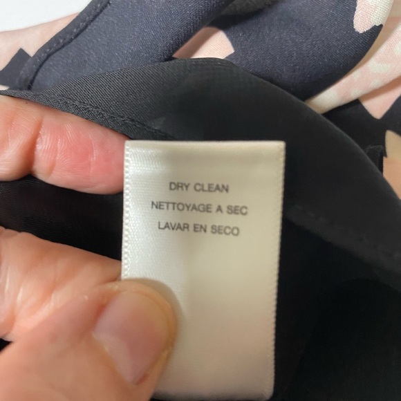 Michael Kors Women's SZ 6 - Black/Pink Silk Blouse Floral Sleeveless Keyhole - Picture 5 of 8